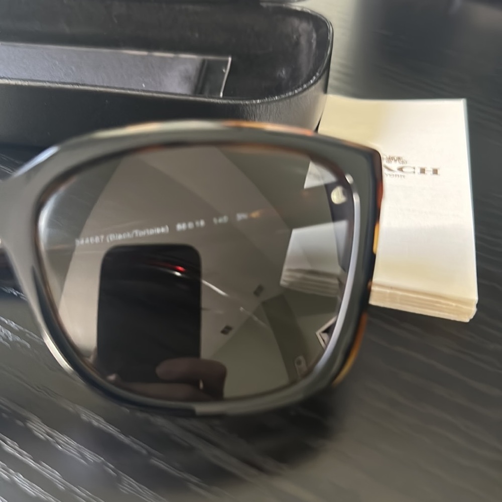 Coach sunglasses NWOT - Picture 4 of 6